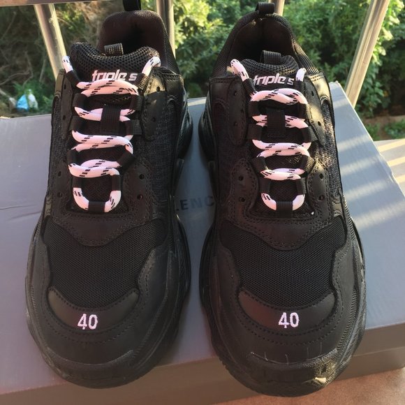 balenciaga triple s